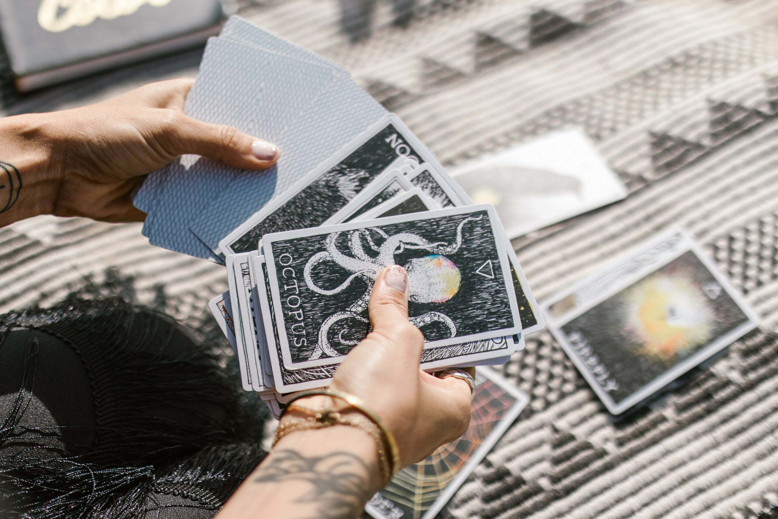 astroloji ve tarot ilişkisi- gerçek tarot ve astrolojki GERÇEK TAROT FALI VE ASTROLOJİ